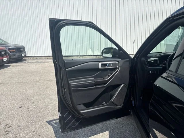 Used 2020 Black Ford XLT image 10