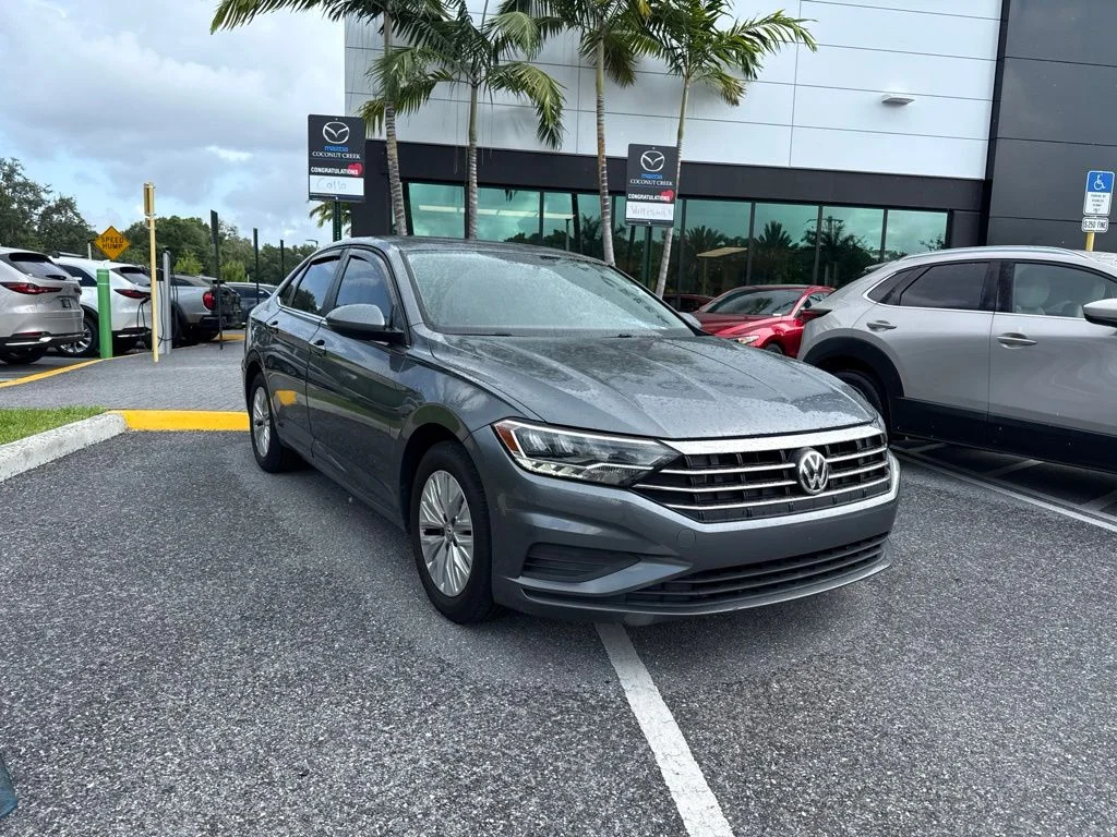 Used 2019 Platinum Gray Metallic Volkswagen 1.4T S image 2