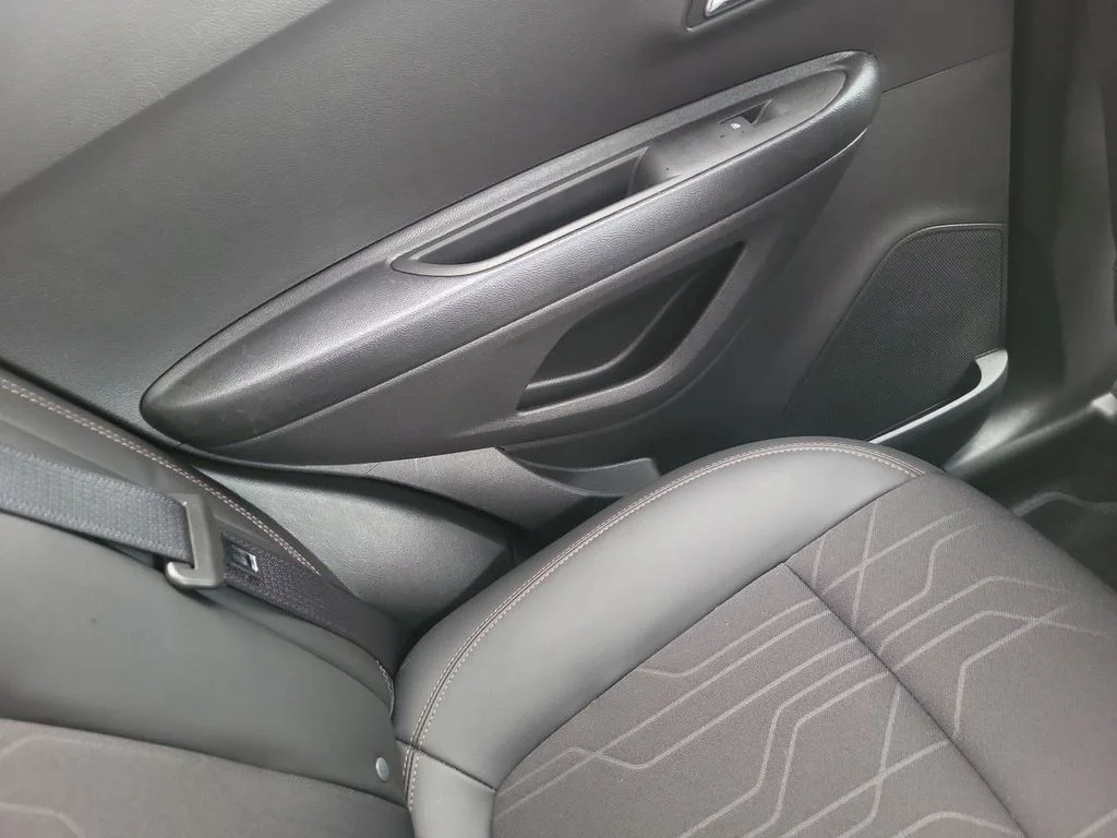 Used 2022 Silver Ice Metallic Chevrolet LT image 15