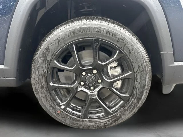 New 2026 Fathom Blue Pearl-Coat Exterior Paint Jeep Latitude image 25