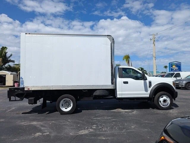 Used 2018  Ford XL image 7