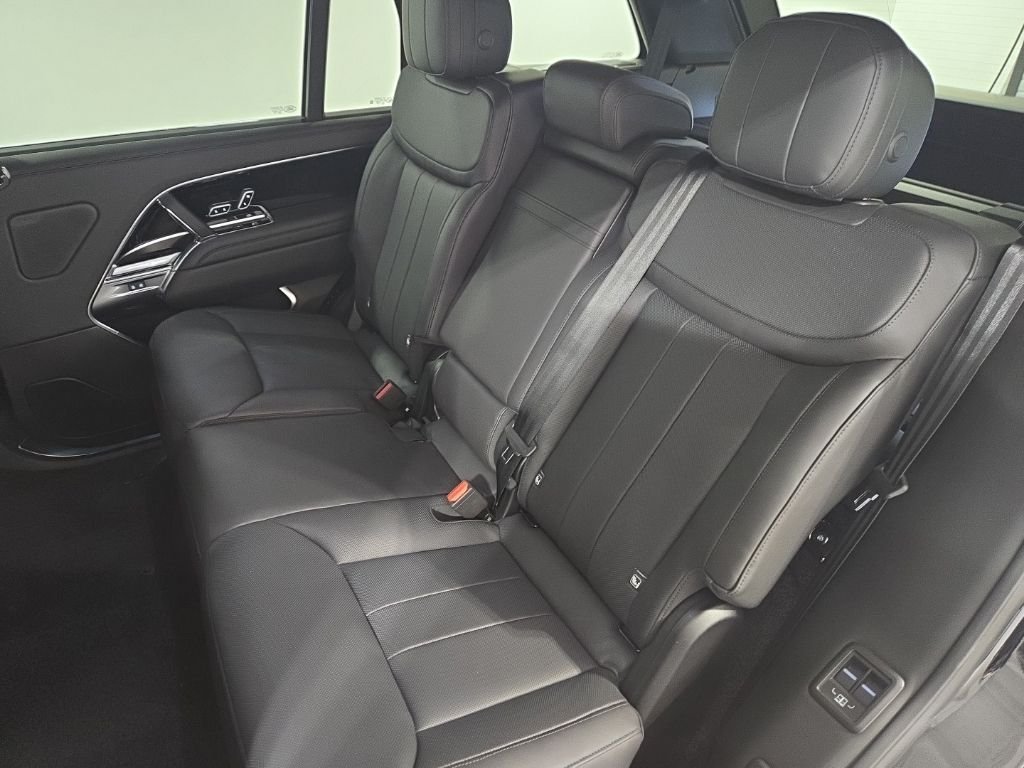 New 2026 Santorini Black Land Rover SE image 21