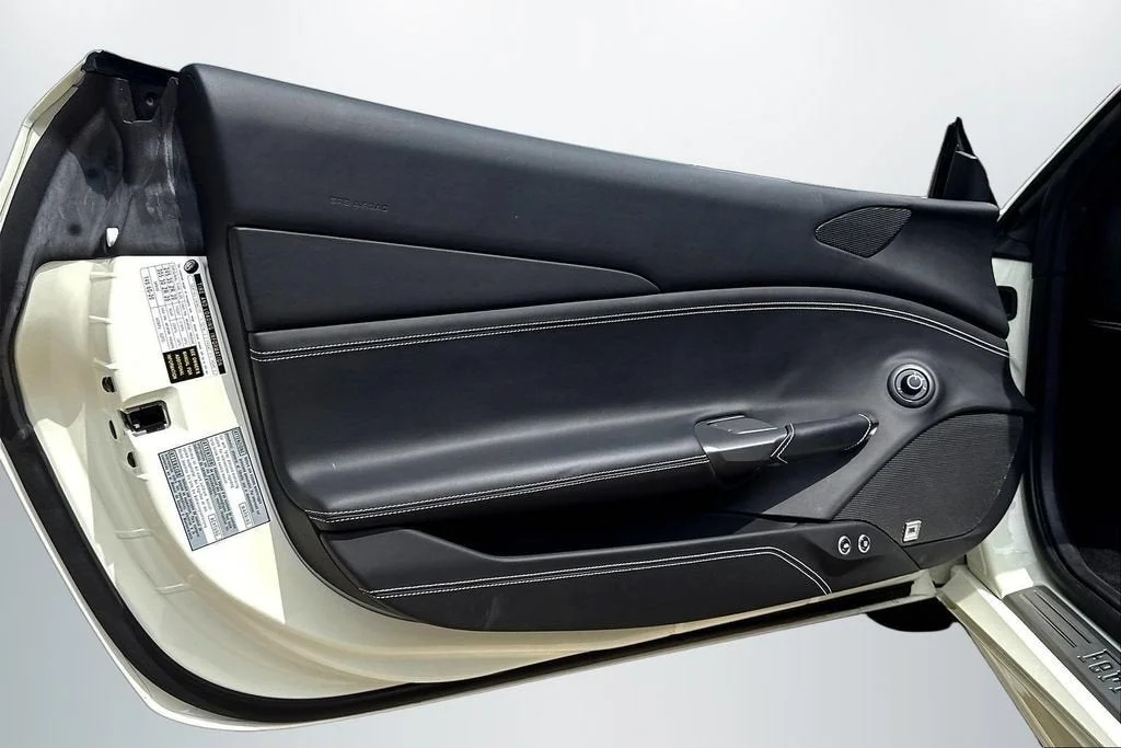 Used 2018 Bianco Avus Ferrari  image 16