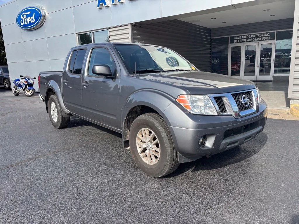 Used 2018 Gray Nissan SV image 2