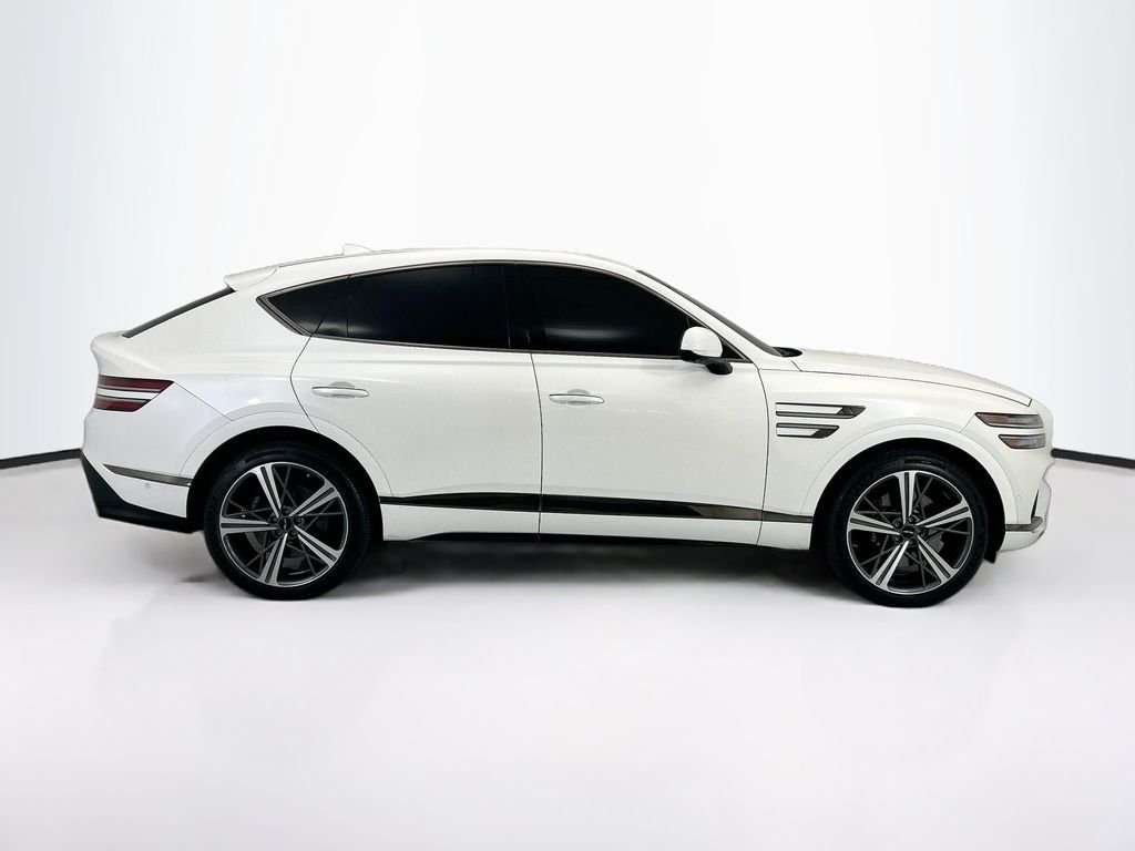 Used 2025 White Genesis 3.5T e-SC image 4
