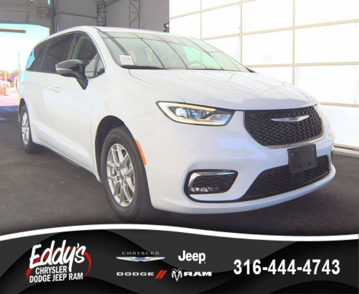 2024 Chrysler Pacifica Touring L's photo