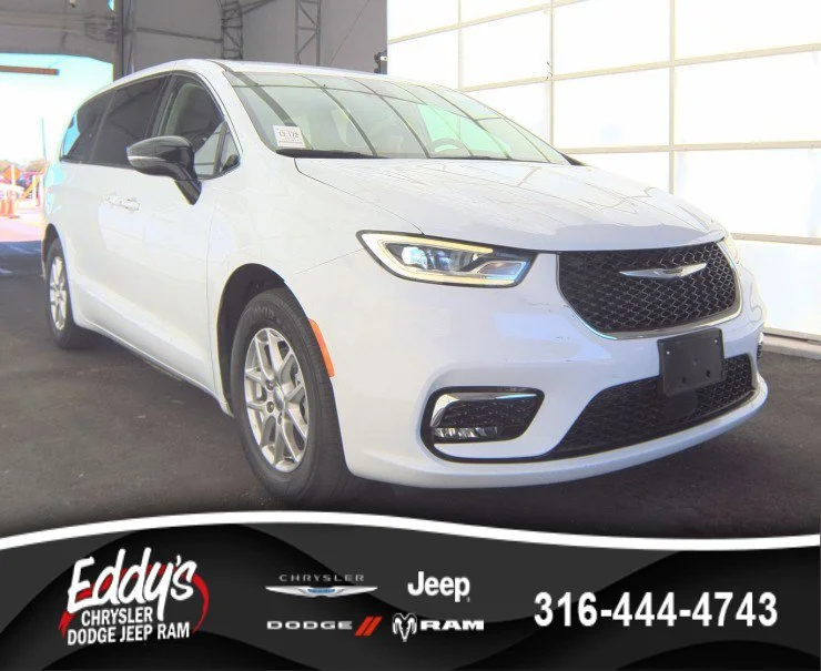2024 Chrysler Pacifica Touring L's photo