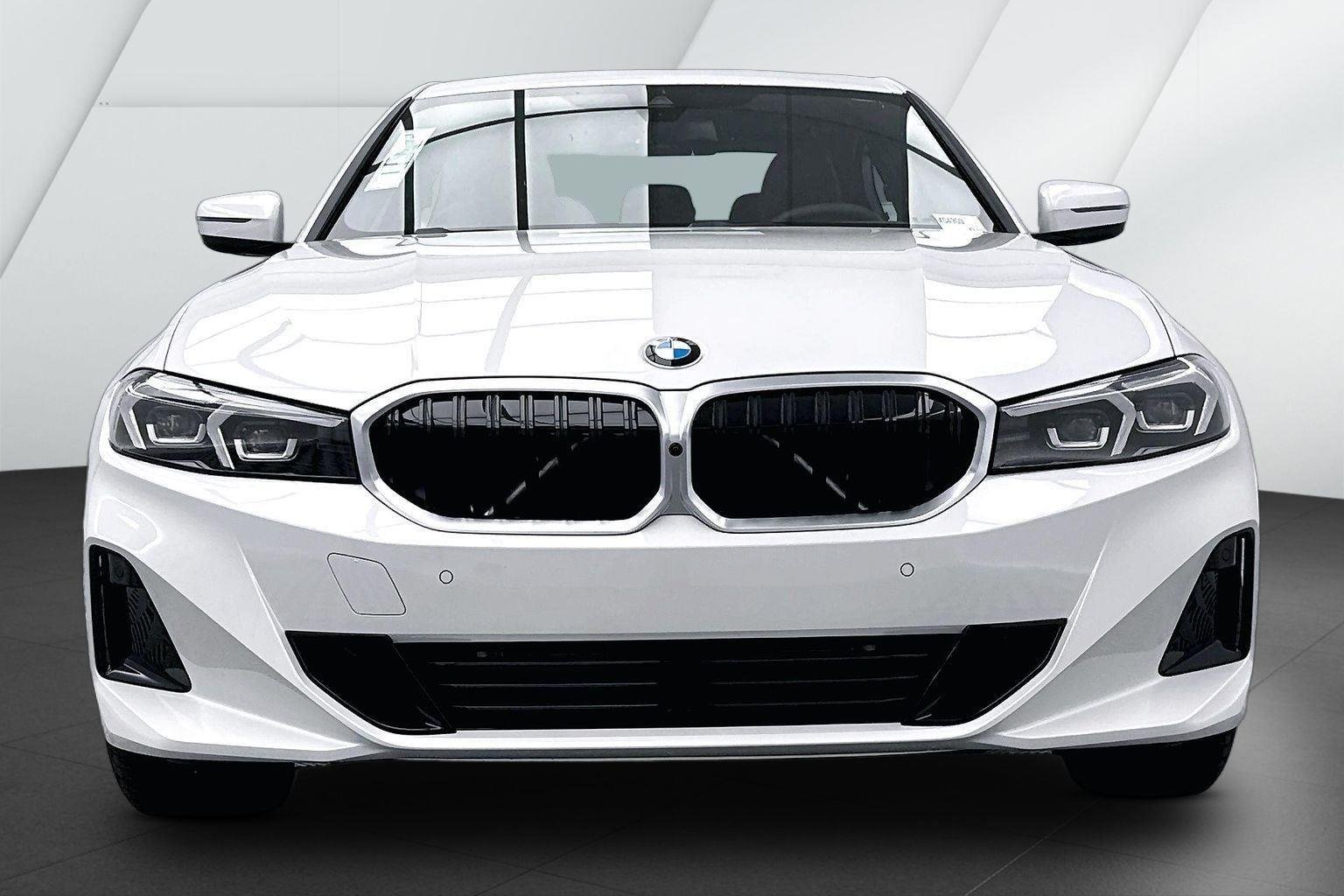 New 2026 Mineral White Metallic BMW 330i xDrive image 2
