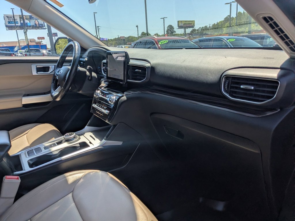Used 2023  Ford Limited image 30
