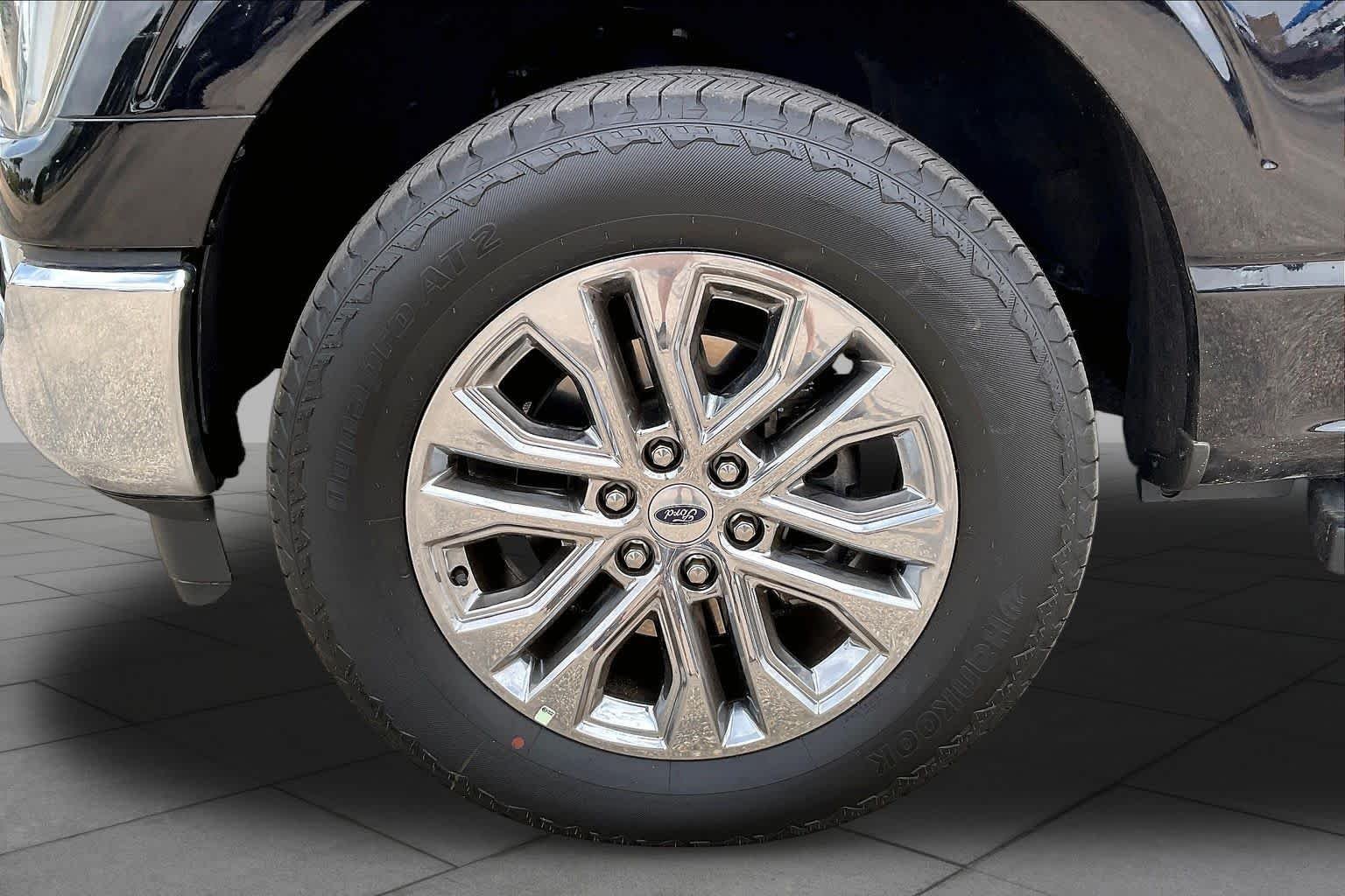 Used 2021 Agate Black Metallic Ford LARIAT image 11