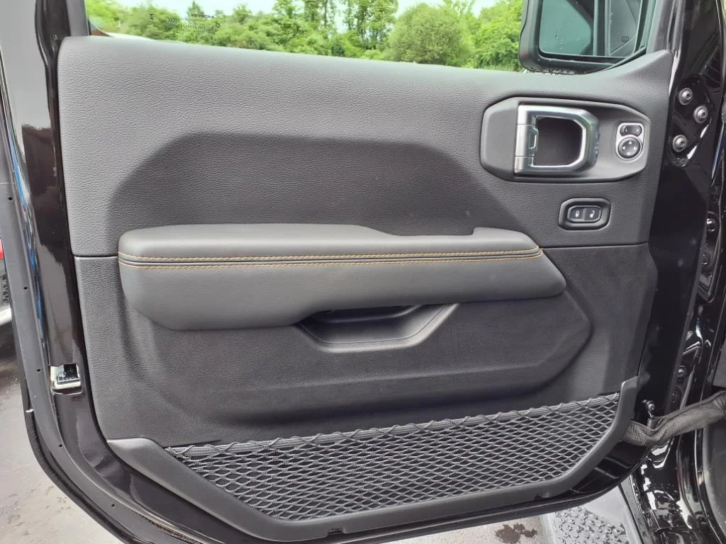2025 Jeep Wrangler 4-Door Sahara - Photo 11