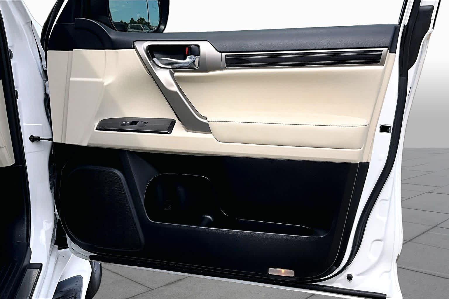 Used 2020 Starfire Pearl Lexus Luxury image 23