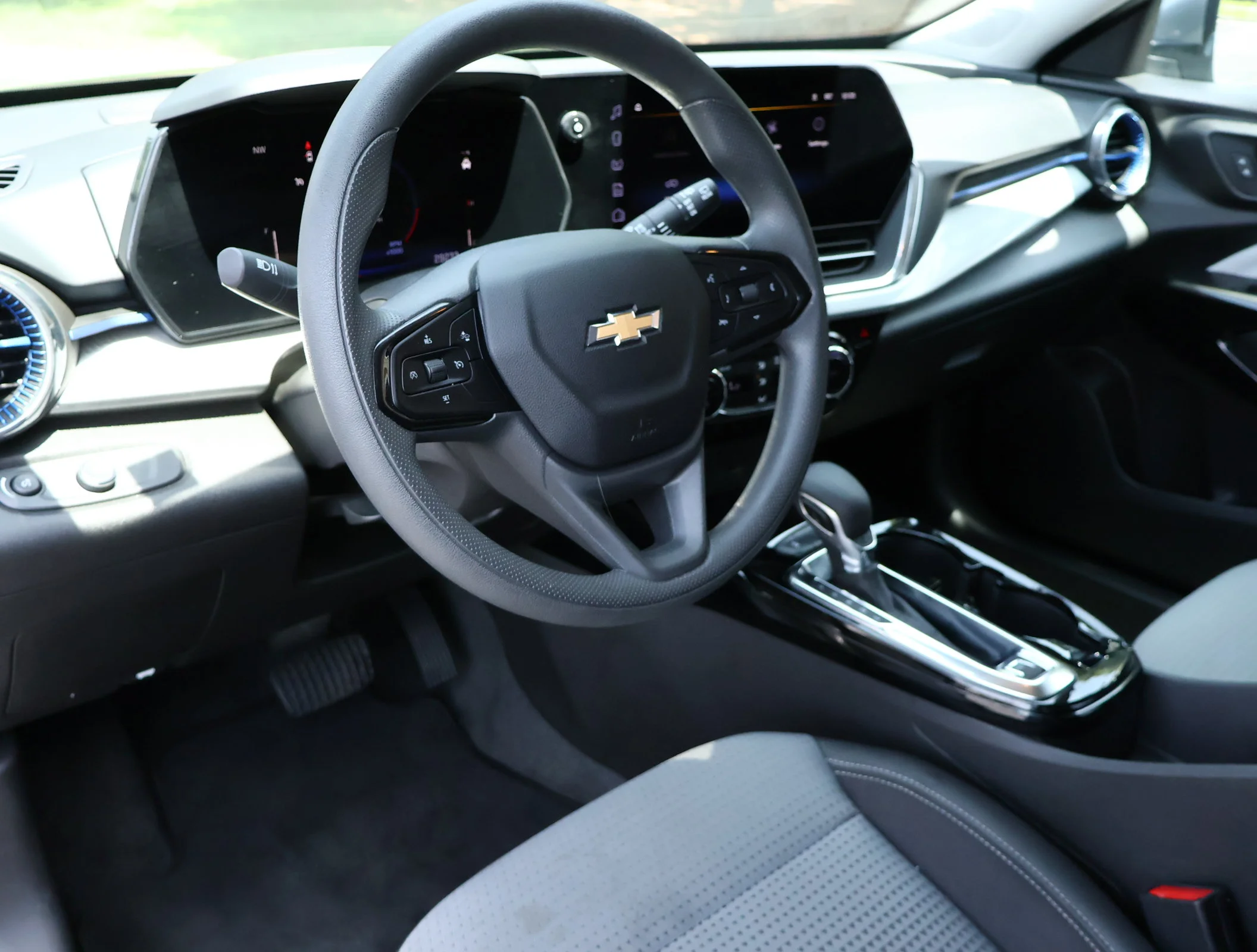 Used 2025 Sterling Gray Metallic Chevrolet LT image 3