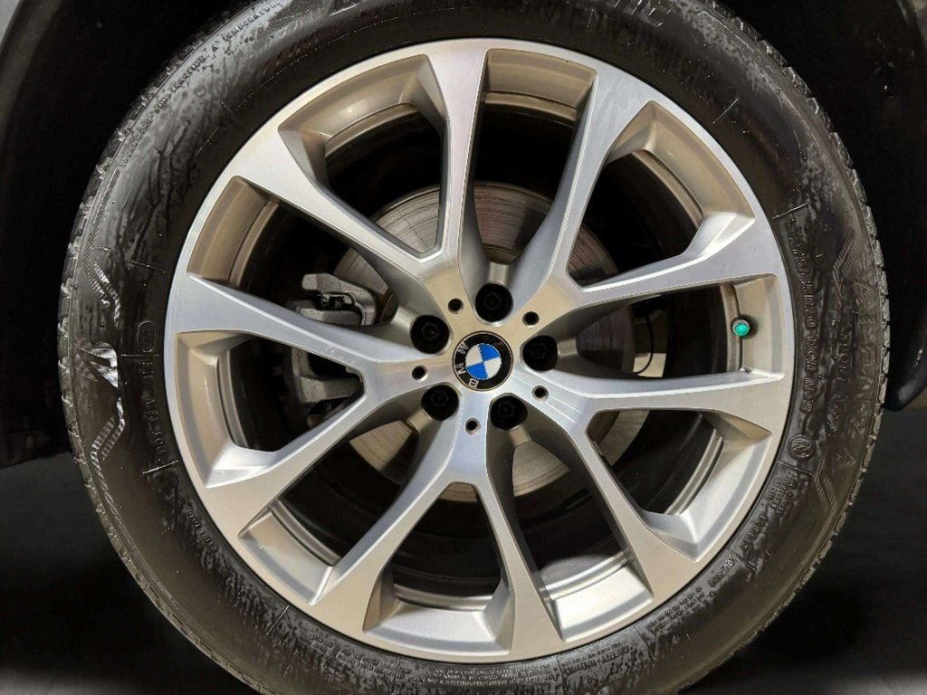 Used 2022 White Metallic BMW xDrive40i image 31