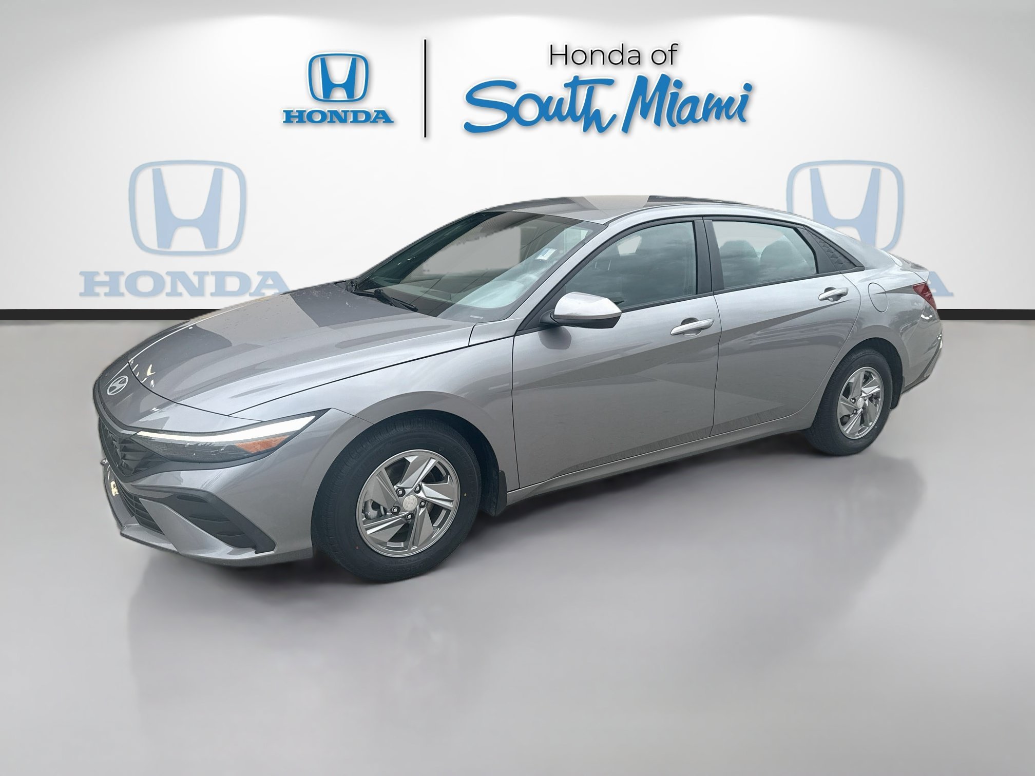 Used 2024 Fluid Metal Hyundai SE image 3