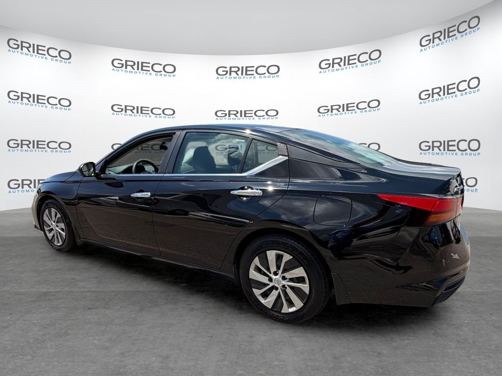 Used 2020 Black Nissan 2.5 S image 5
