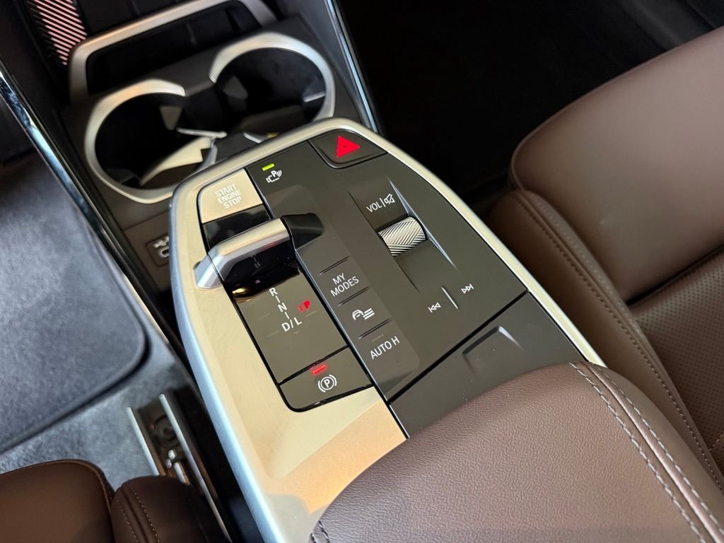 Used 2024 Mineral White Metallic BMW xDrive28i image 19