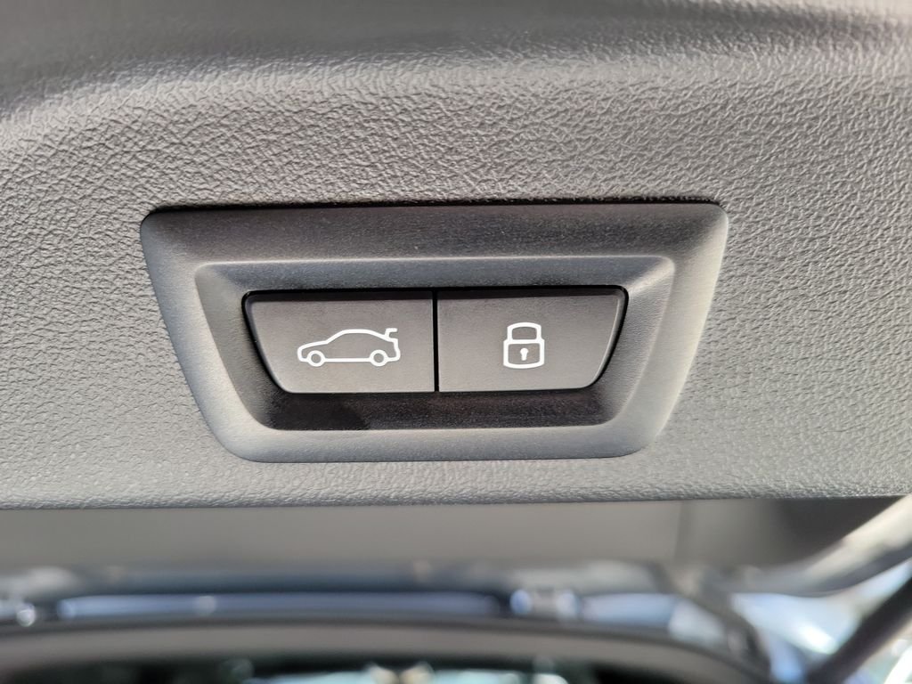 Used 2025 Gray BMW M60i image 11