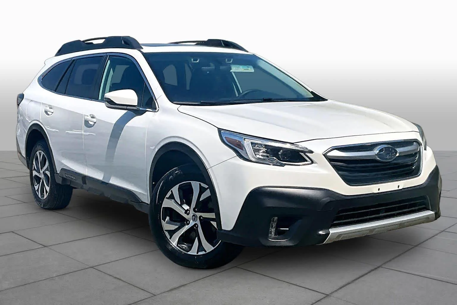 Used 2022 Crystal White Pearl Subaru Limited image 3