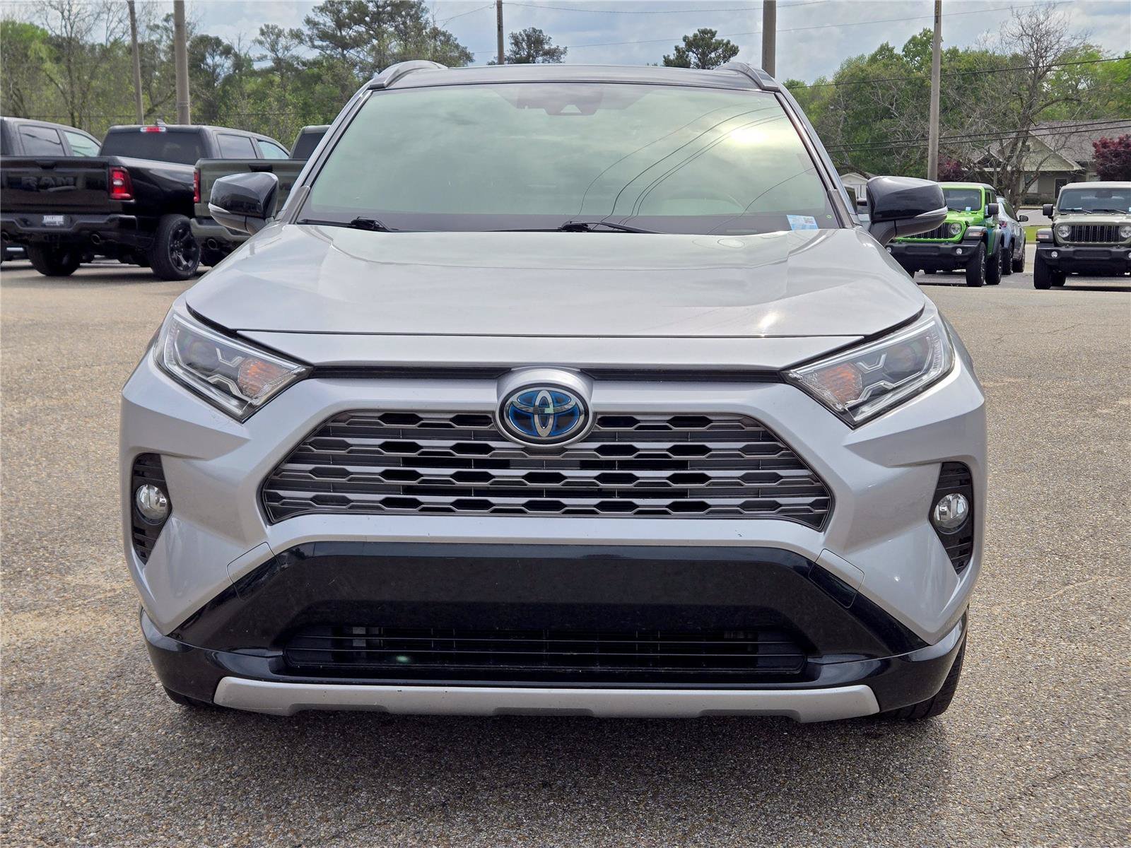 2020 Toyota RAV4 XSE - Photo 2