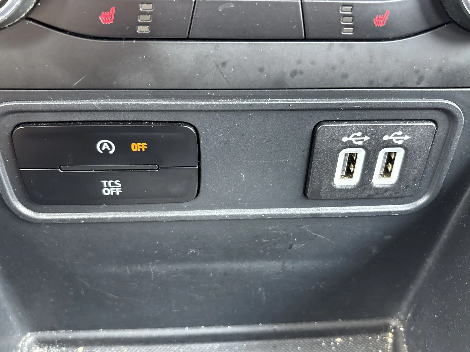 Used 2021 Lightning Blue Metallic Ford SE image 4