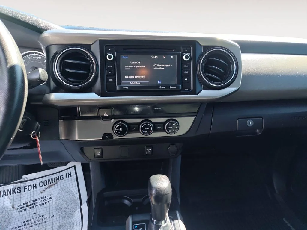Used 2018 Silver Toyota SR5 image 11