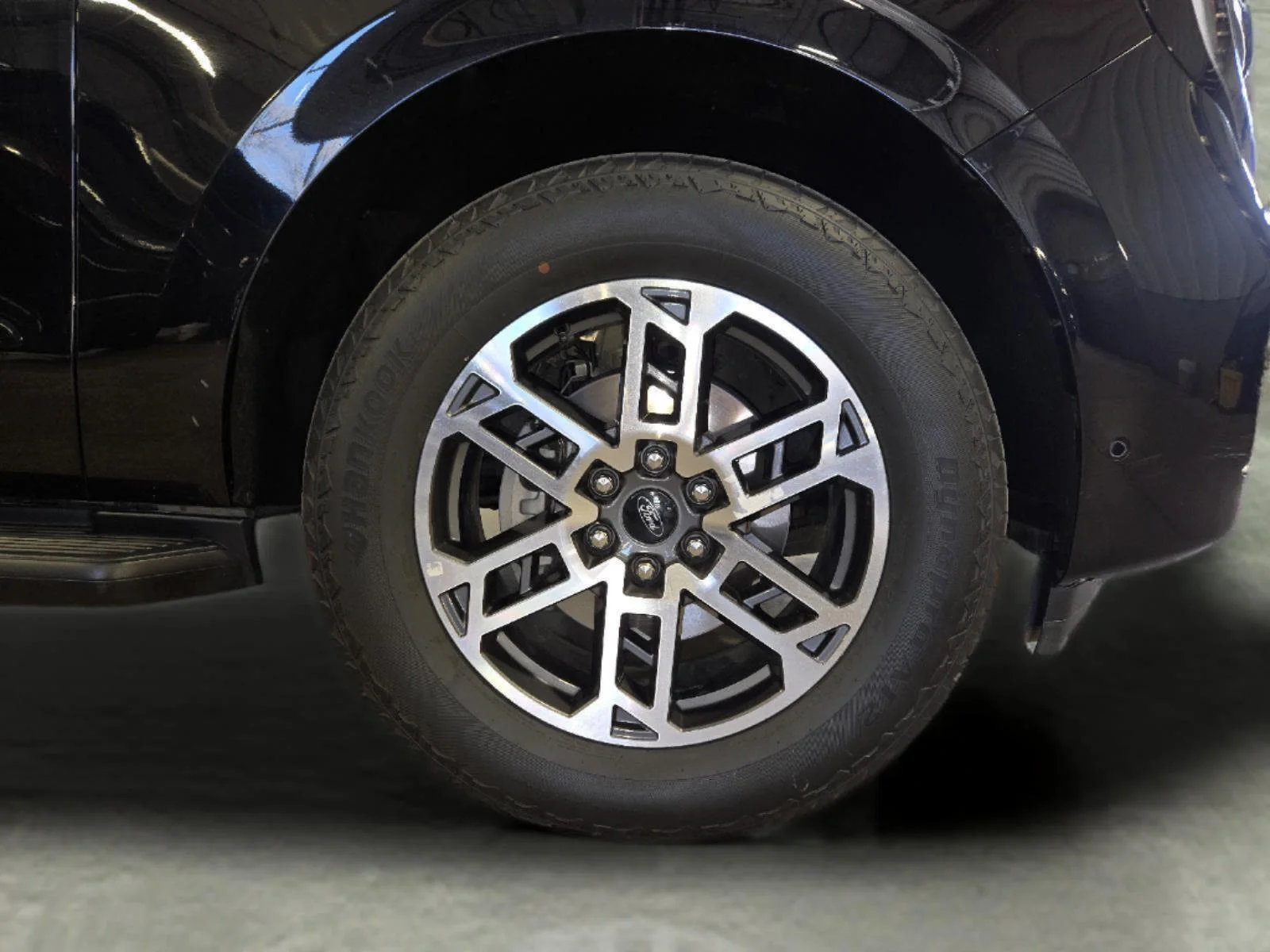 Used 2025 Agate Black Ford Active image 9