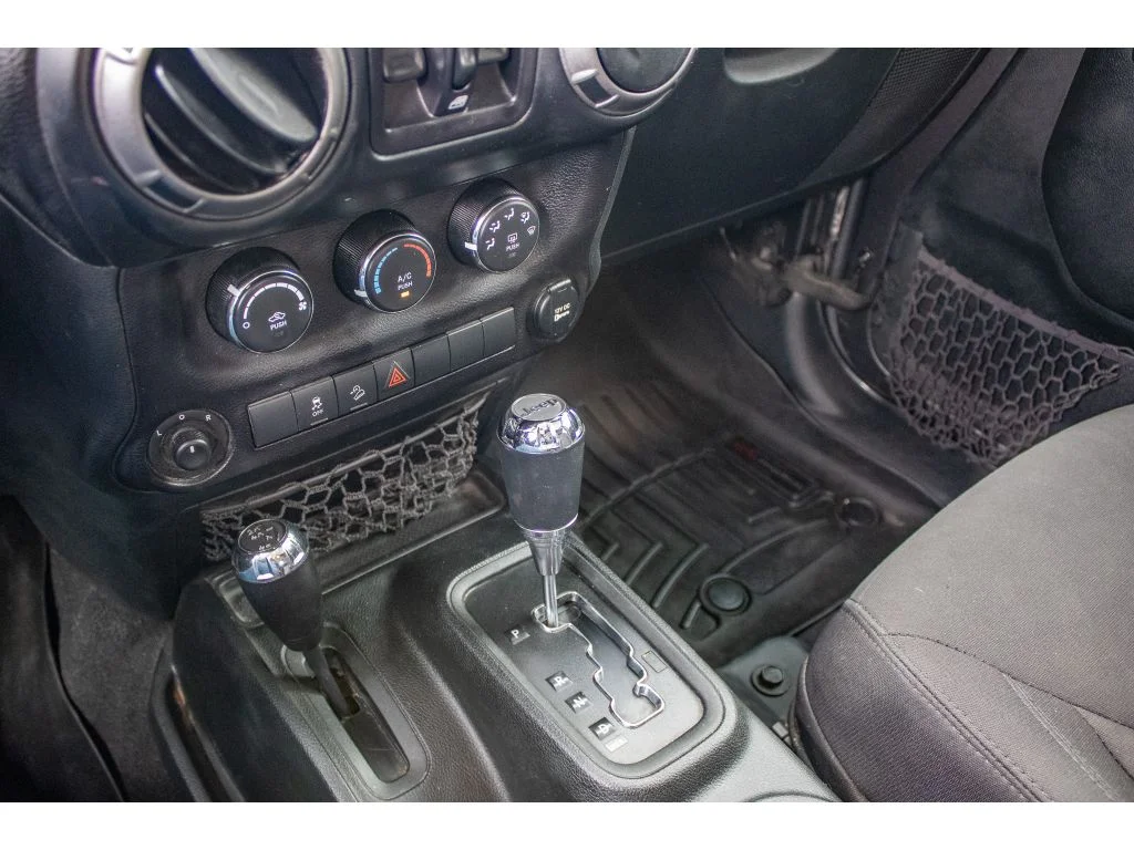 Used 2018 Granite Crystal Metallic Clearcoat Jeep Sport S image 40