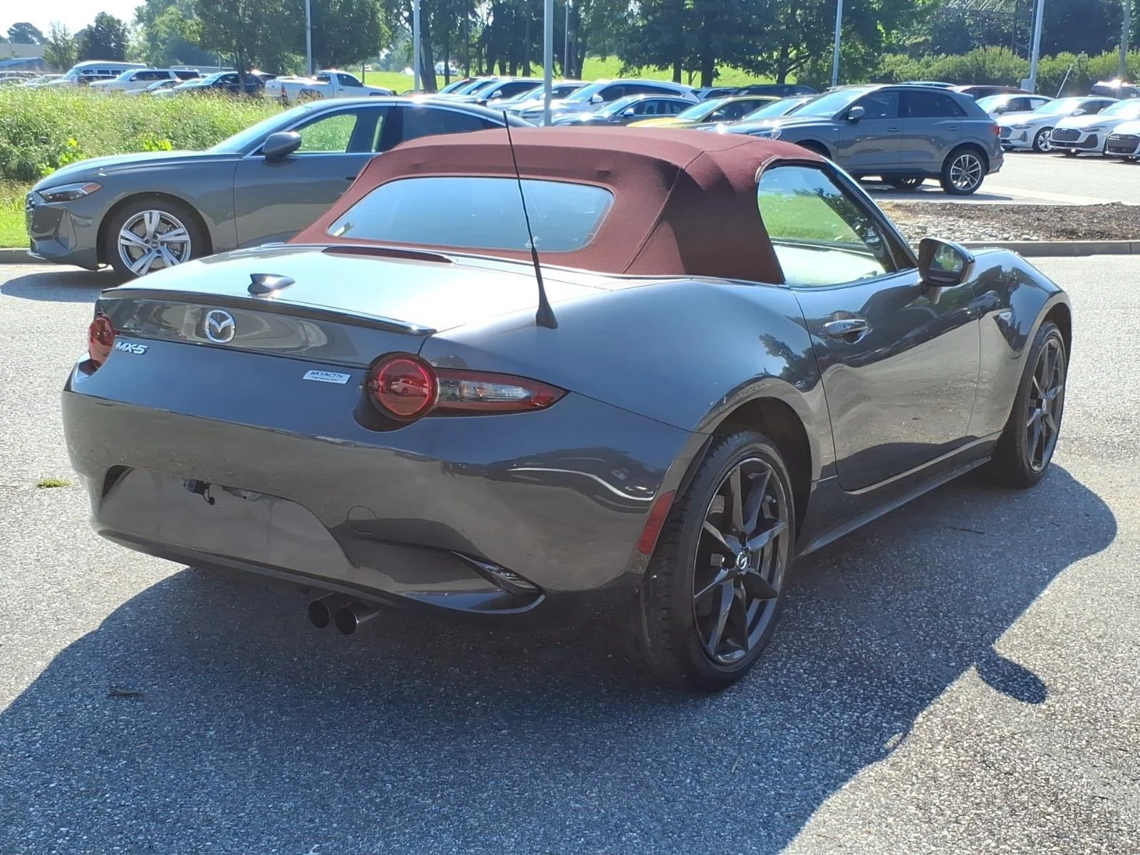 Used 2018 Machine Gray Mazda Club image 8
