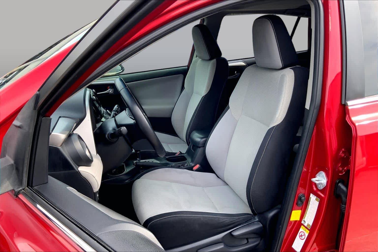 Used 2016 Barcelona Red Metallic Toyota XLE image 8