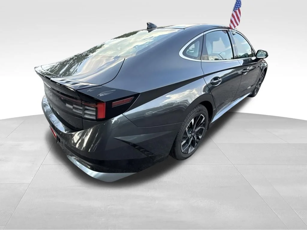 Used 2025 Gray Hyundai SEL image 7