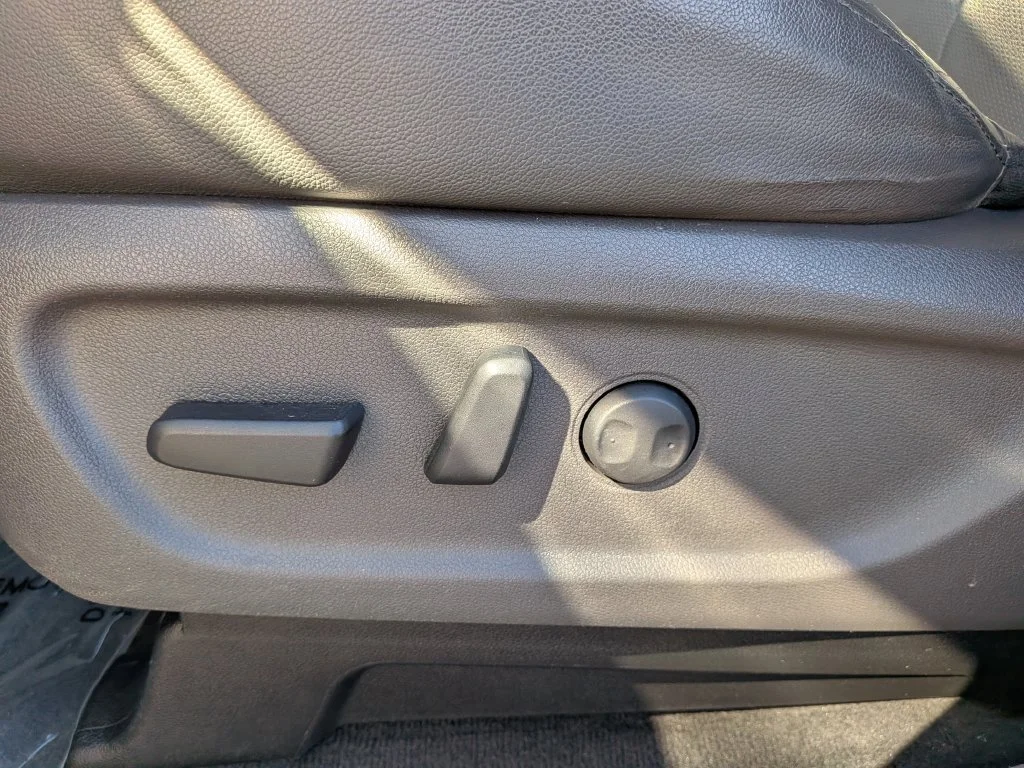 Used 2018 Platinum Graphite Kia LX image 14