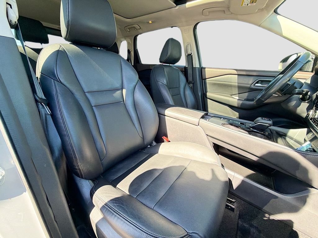 Used 2021 Boulder Gray Pearl Nissan SL image 23