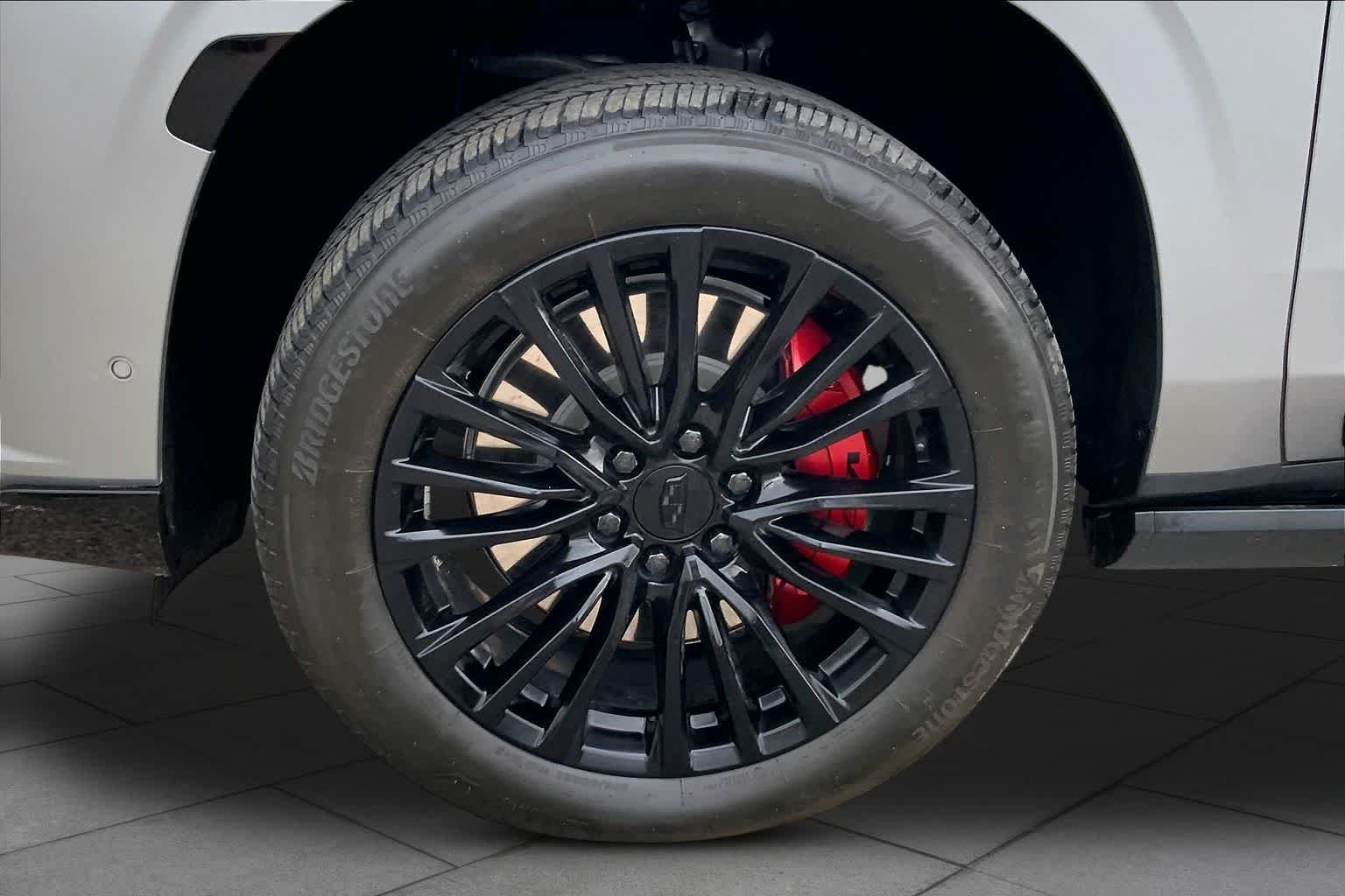 Used 2024 Argent Silver Metallic Cadillac AWD V-Series image 10