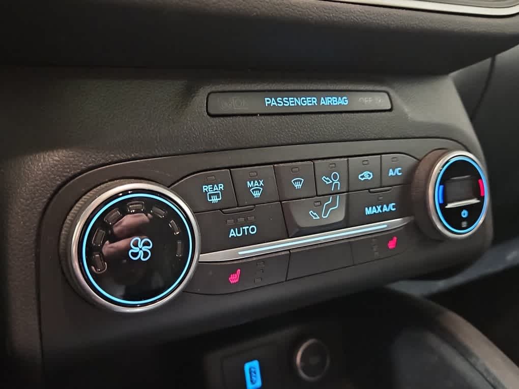 Used 2020 Desert Gold Metallic Ford SE image 13