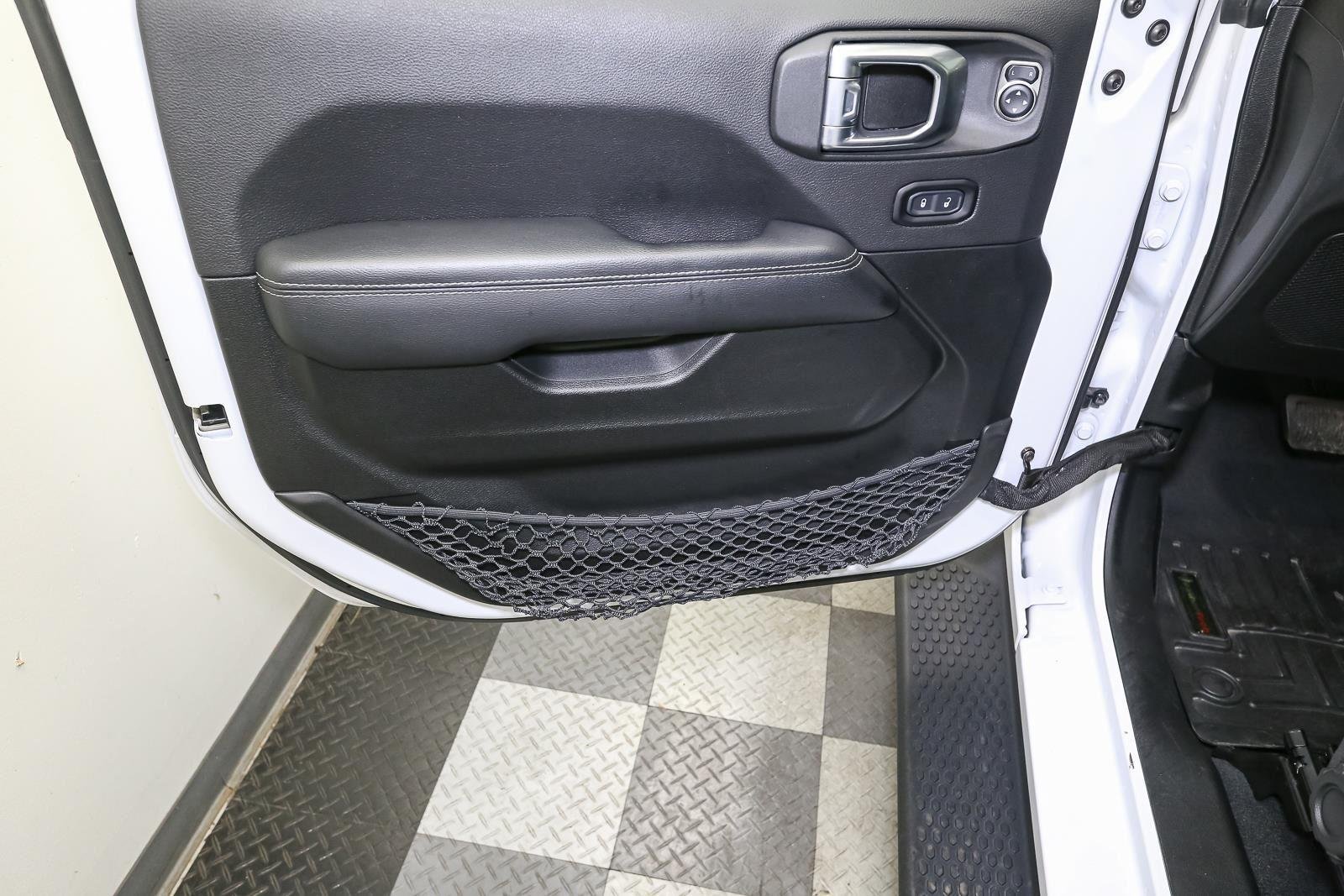 Used 2022 Bright White Clearcoat Jeep Unlimited Sahara image 44
