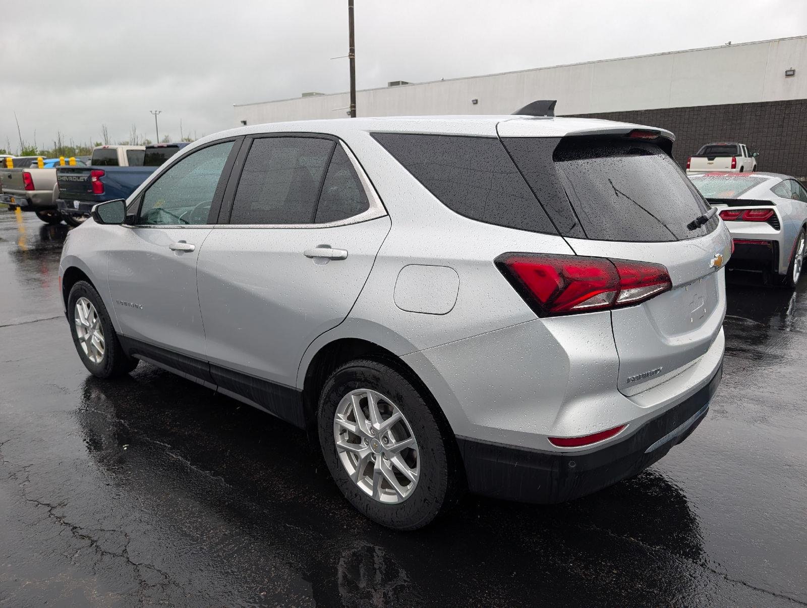 Used 2022 Silver Ice Metallic Chevrolet LT image 6