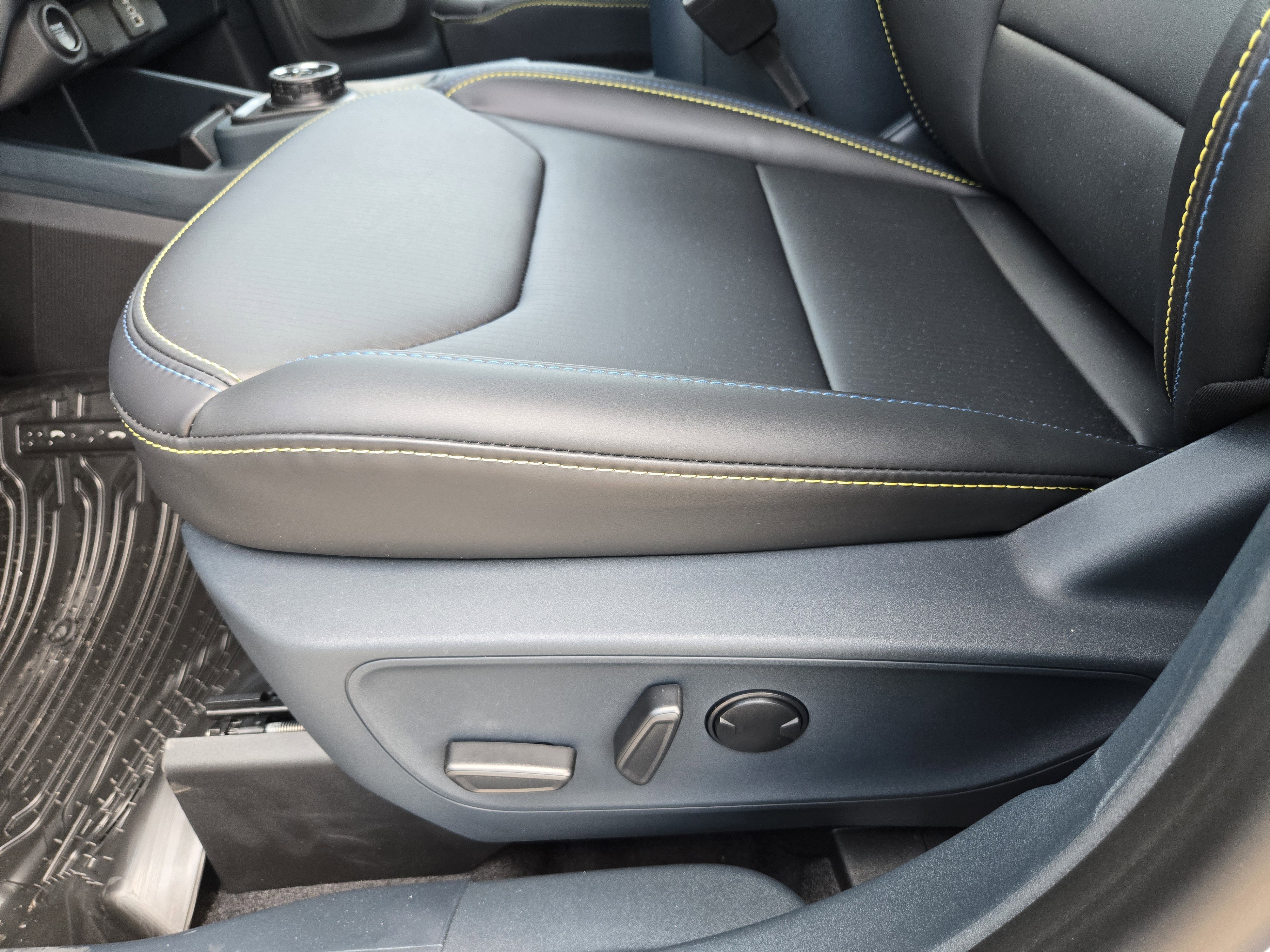 New 2026 Space White Metallic Ford Lobo image 16