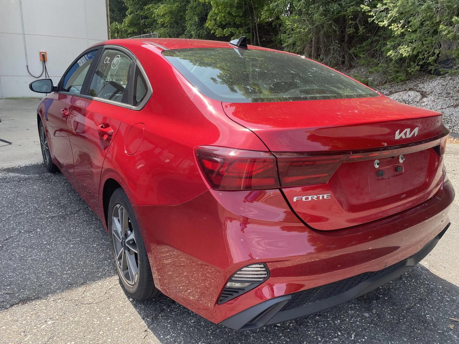 Used 2023 Currant Red Kia LXS image 4