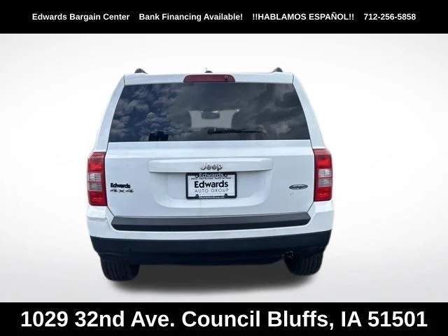 Used 2015 White Jeep Latitude image 6