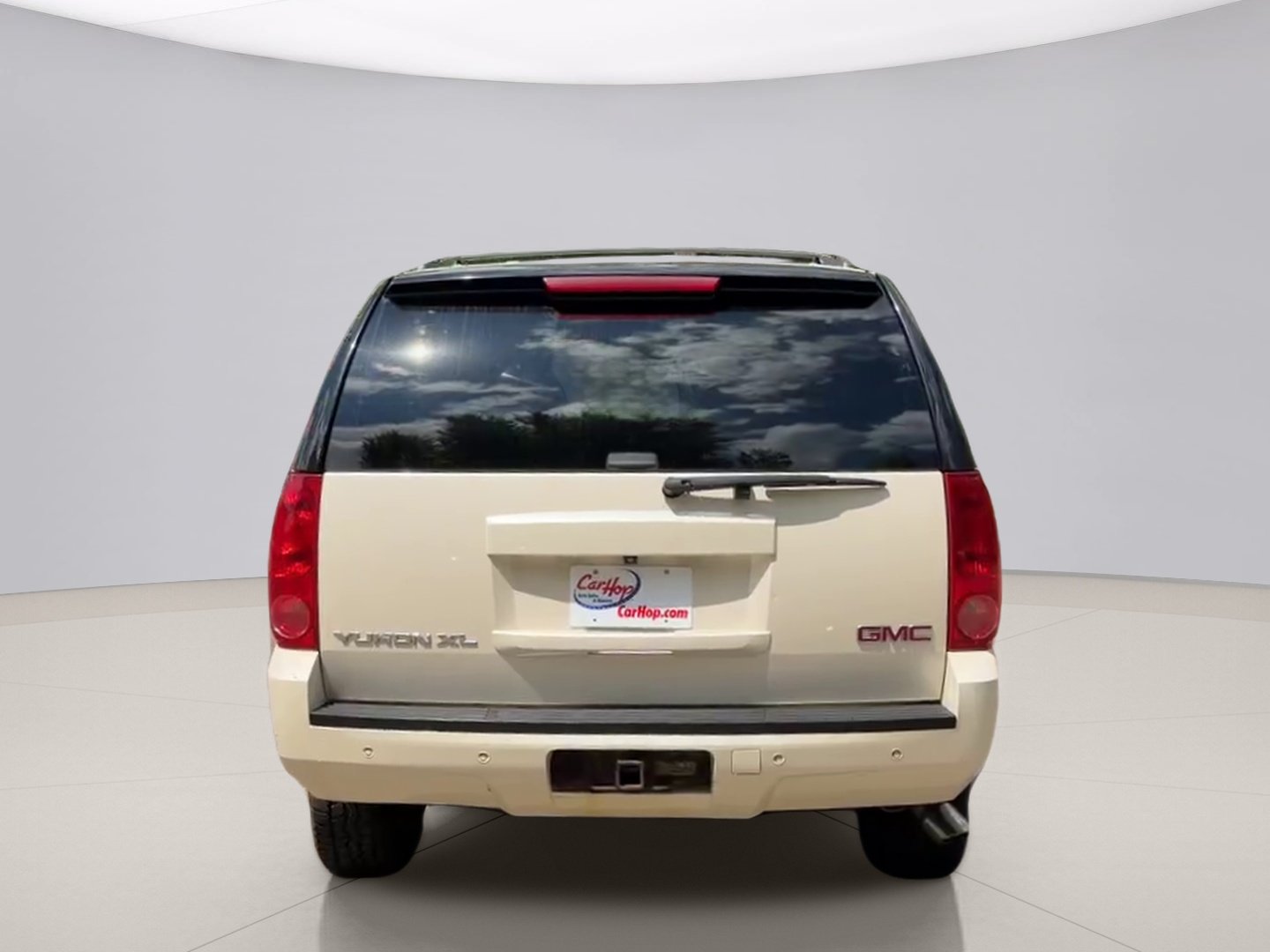 Used 2013 White Gmc  image 4