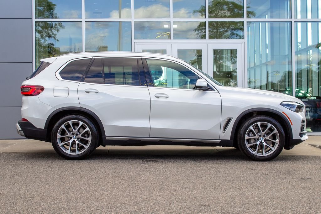 Used 2023 Mineral White Metallic BMW xDrive40i image 4