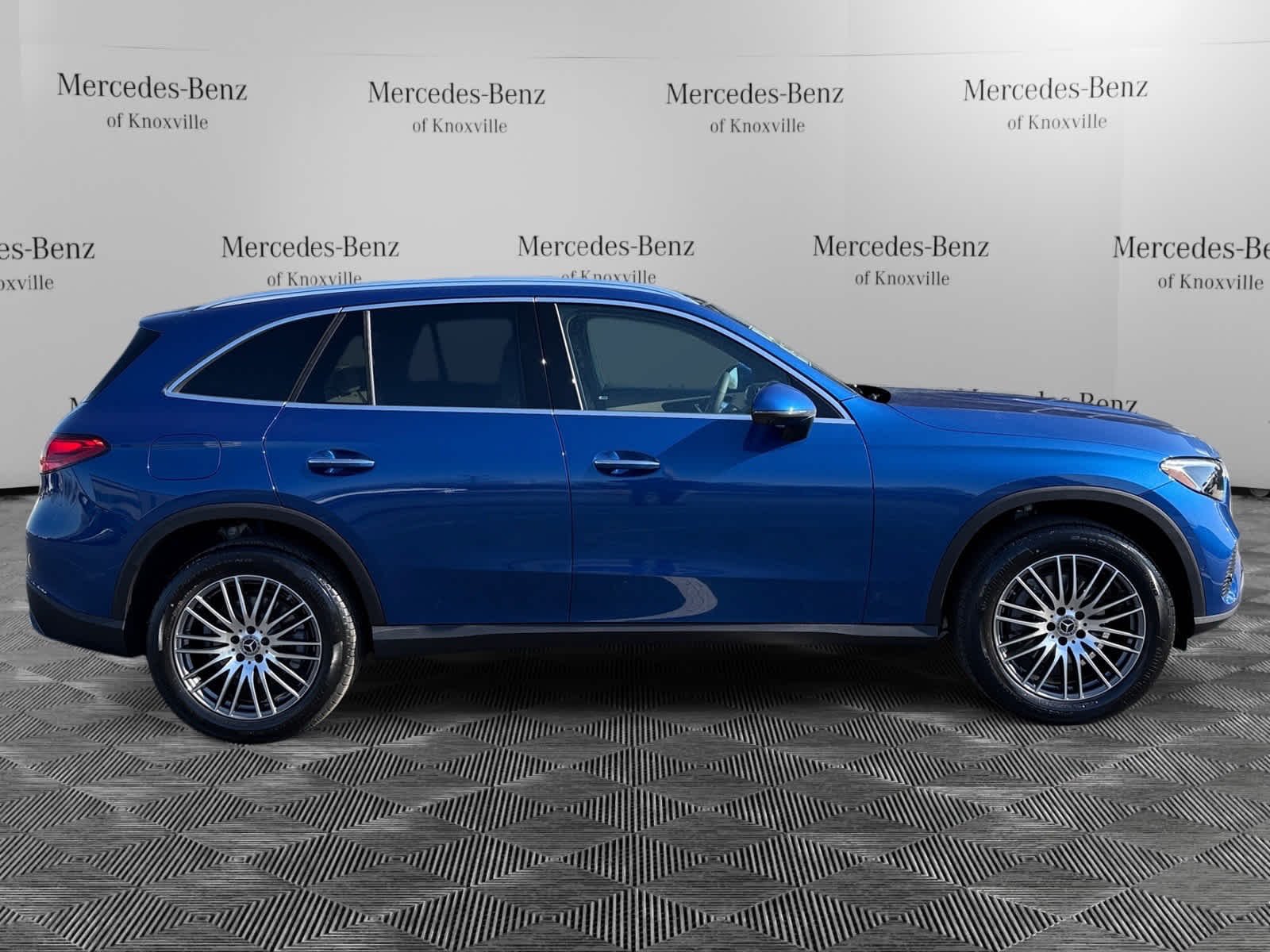 Used 2026 Starling Blue Metallic Mercedes-Benz GLC 300 image 6