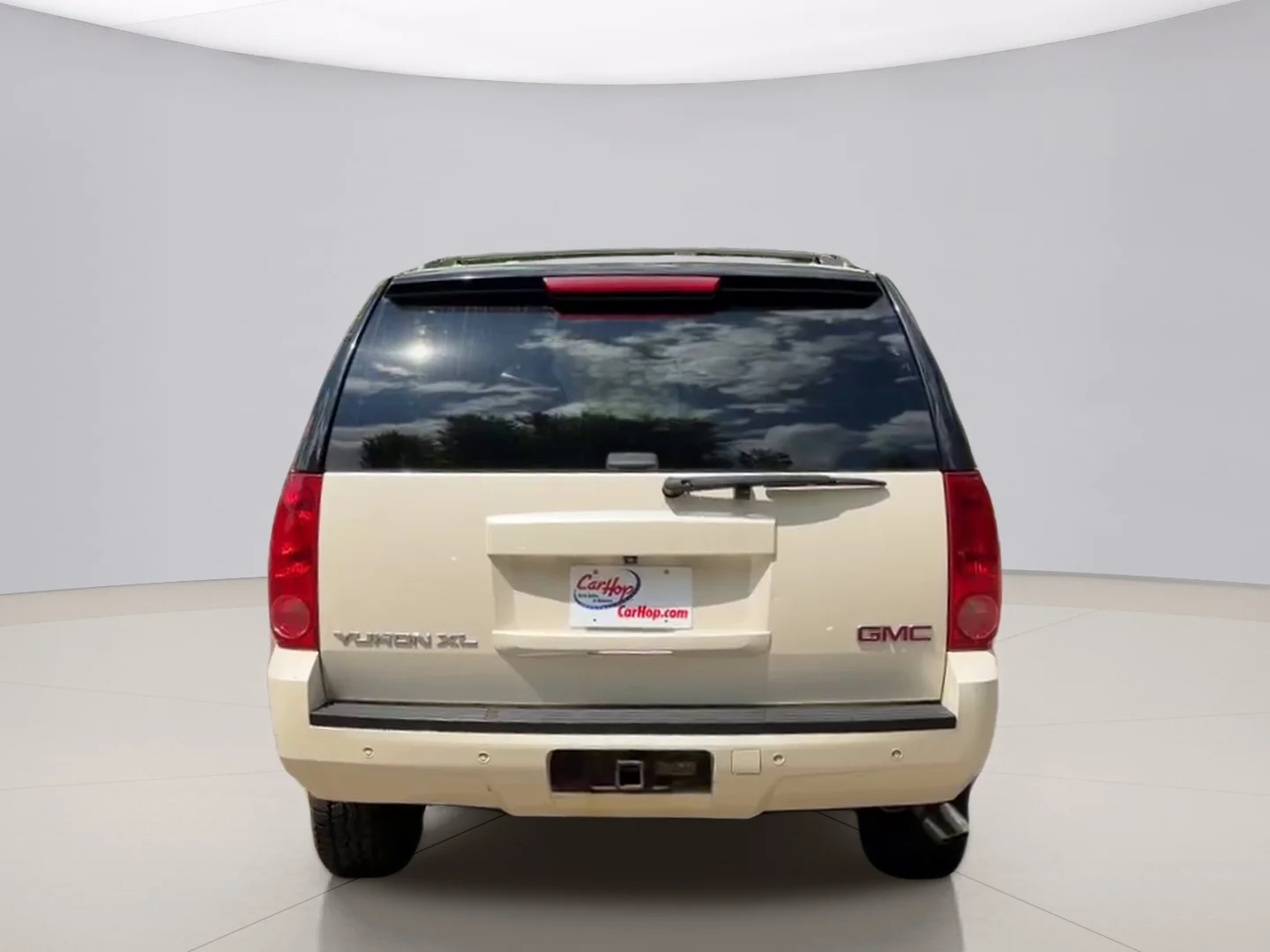 Used 2013 White Gmc  image 4