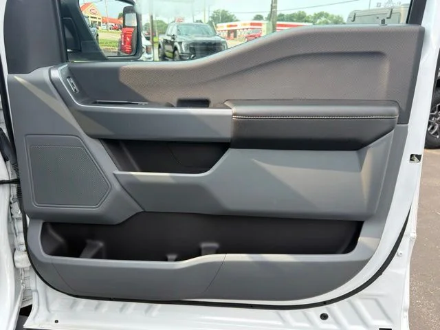 Used 2023 Oxford White Ford XLT image 31
