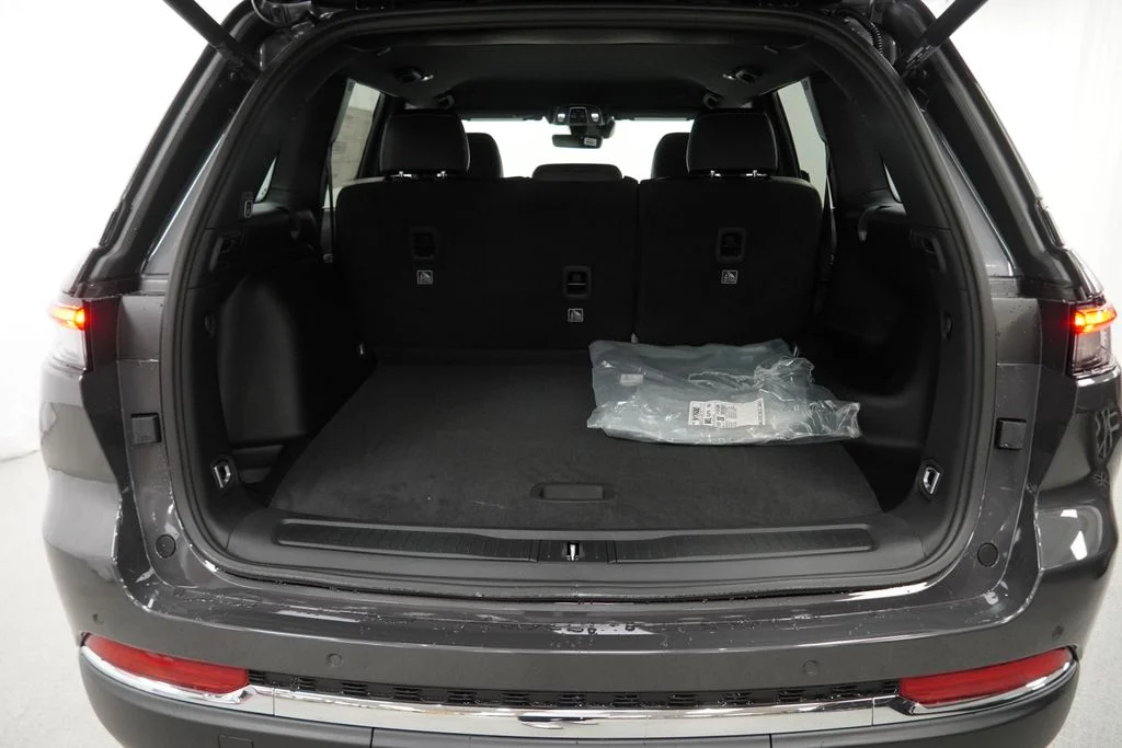 Used 2025 Gray Jeep Limited image 31