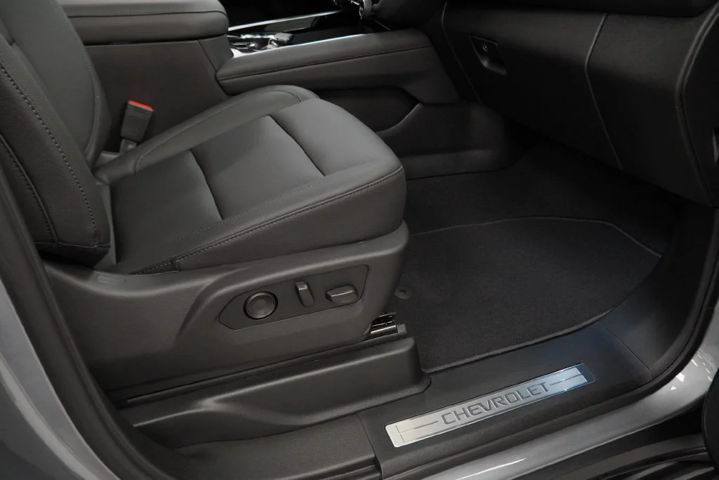 New 2026 Sterling Gray Metallic Chevrolet LT image 32