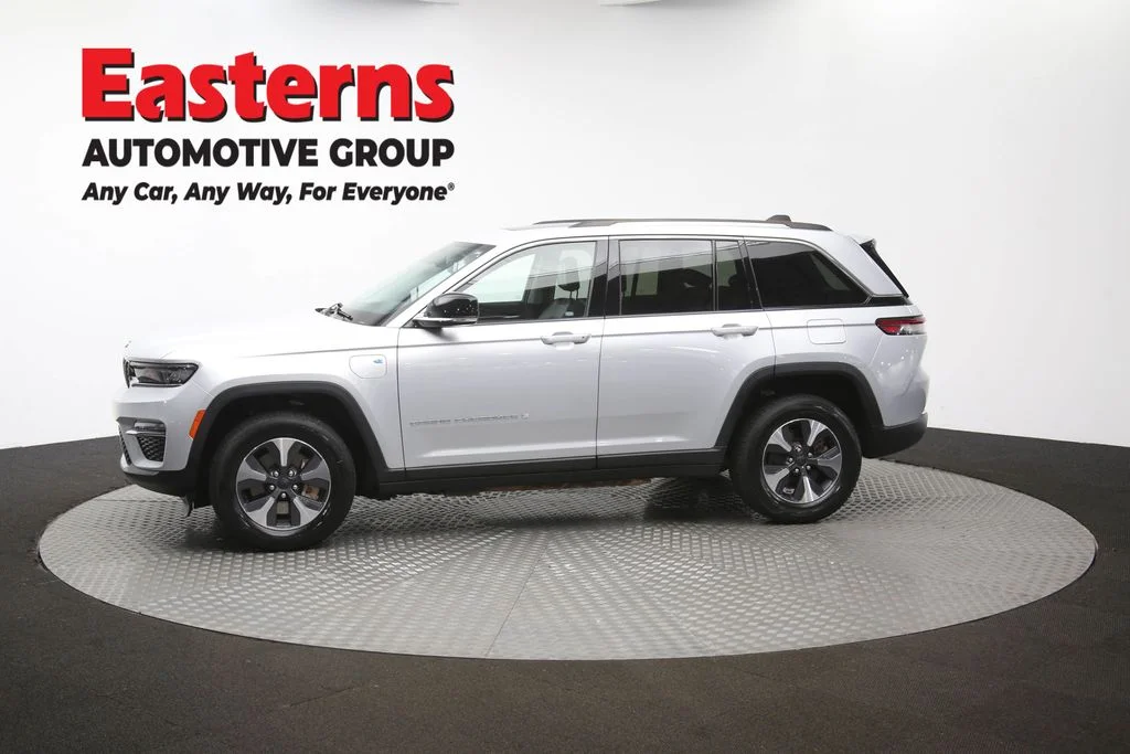 Used 2022 Silver Jeep 4xe image 62