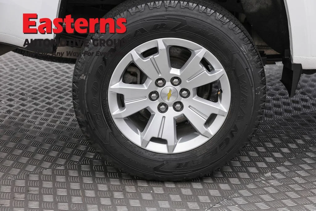 Used 2022 White Chevrolet LT image 30