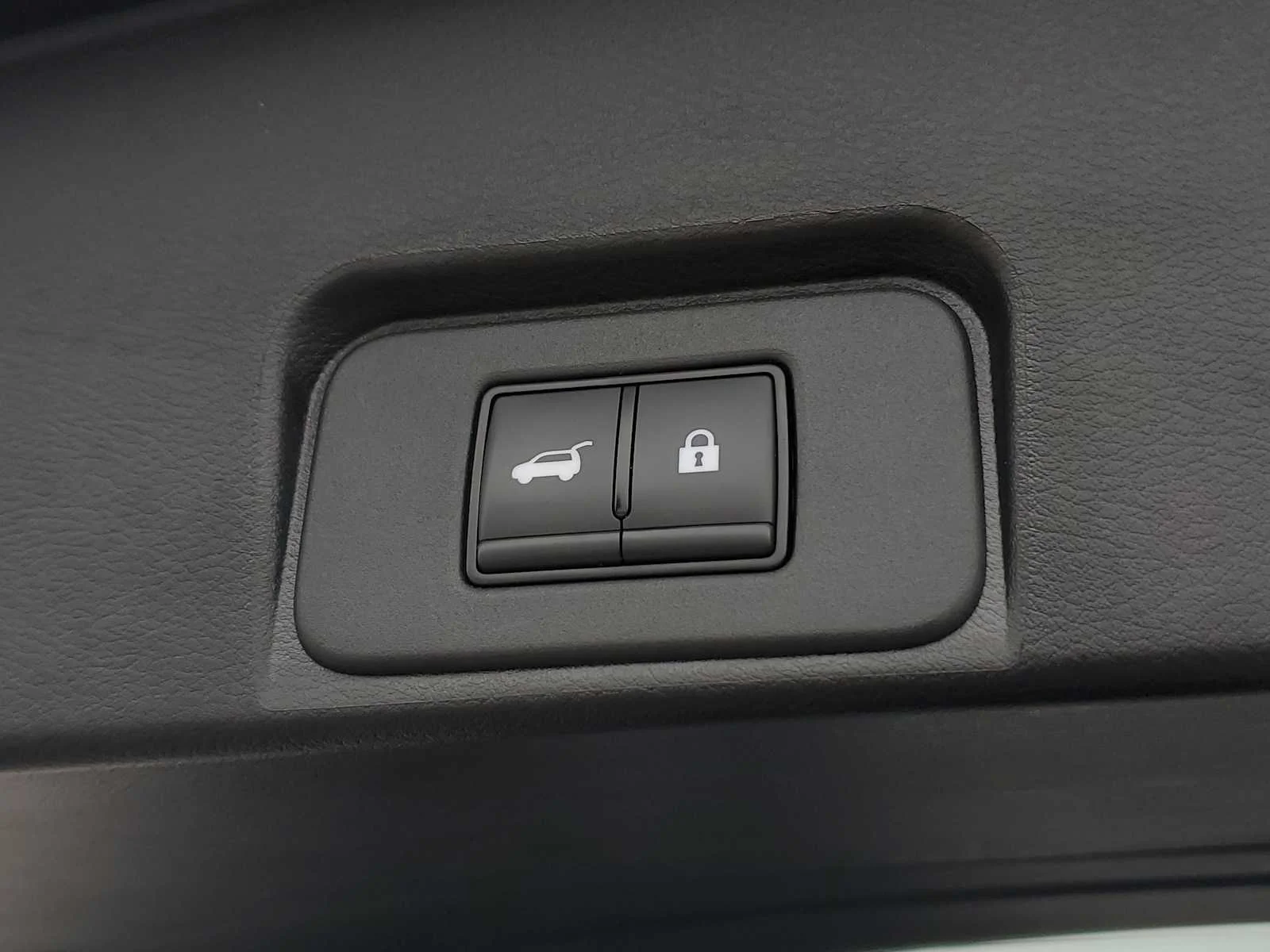 Used 2025 Deep Ocean Blue Pearl Nissan SV image 8